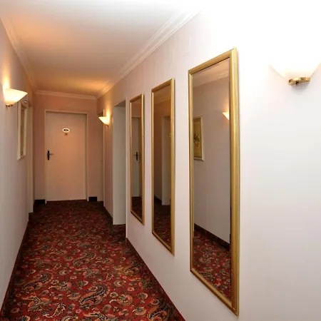 Hotel Altmuenchen By Blattl 3*